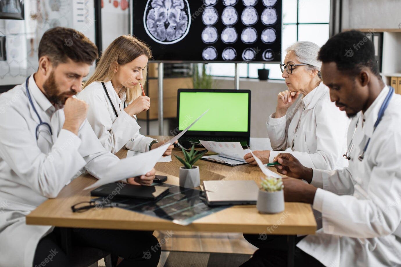 COMISSÕES TÉCNICAS NO AMBIENTE HOSPITALAR